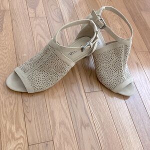 Justfab 3in laser cut heels size 9